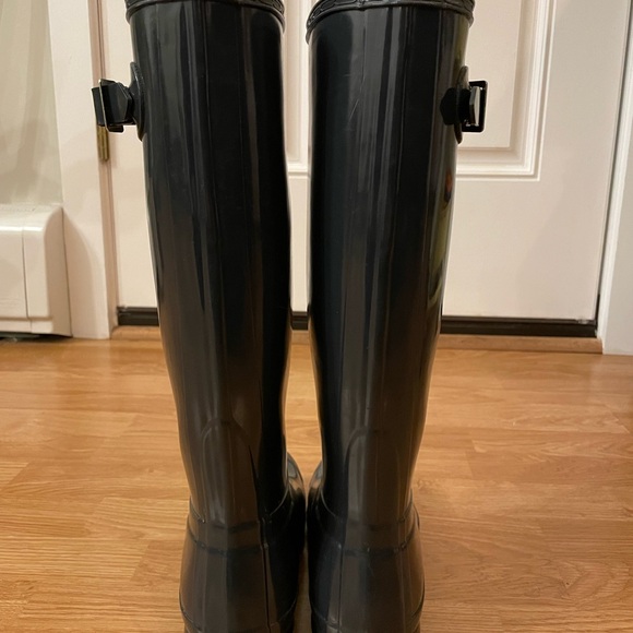 Like New Hunter Boots, Original Tall Gloss Rain Boots: Dark Slate, Size 7 - Picture 4 of 4